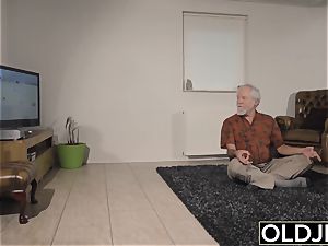 teenage Interrupts grandfather from Yoga And fellates his hard-on